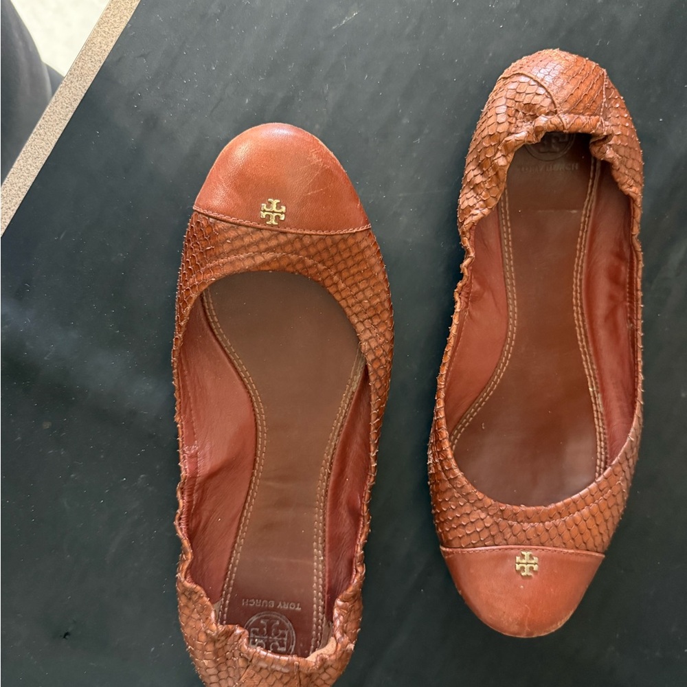 Tory Burch Textured Brown Flats